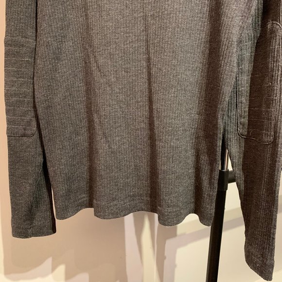 Tommy Hilfiger long-sleeve T-shirt  -  Men's Medium - Picture 4 of 10